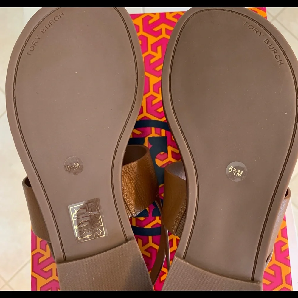 Tory Burch Benton Flat Thong Sandals in Royal Tan and Rolled Brass. Size 6.5. - Picture 8 of 9